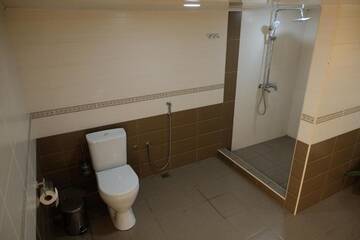 Фото номера Двухместный номер с 1 кроватью или 2 отдельными кроватями, вид на горы Отели типа «постель и завтрак» Seva Vegetarian Guesthouse in Byurakan г. Бюракан 17