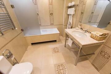 Фото номера Двухместный номер Делюкс с 1 кроватью и видом на Арарат Отель Amberd Hotel г. Бюракан 6