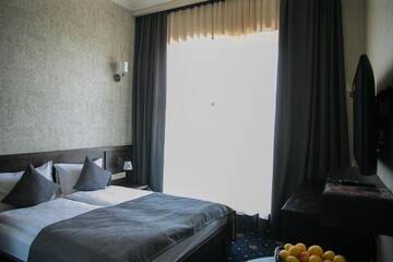 Фото номера Стандартный двухместный номер с 1 кроватью Отель Amberd Hotel г. Бюракан 2